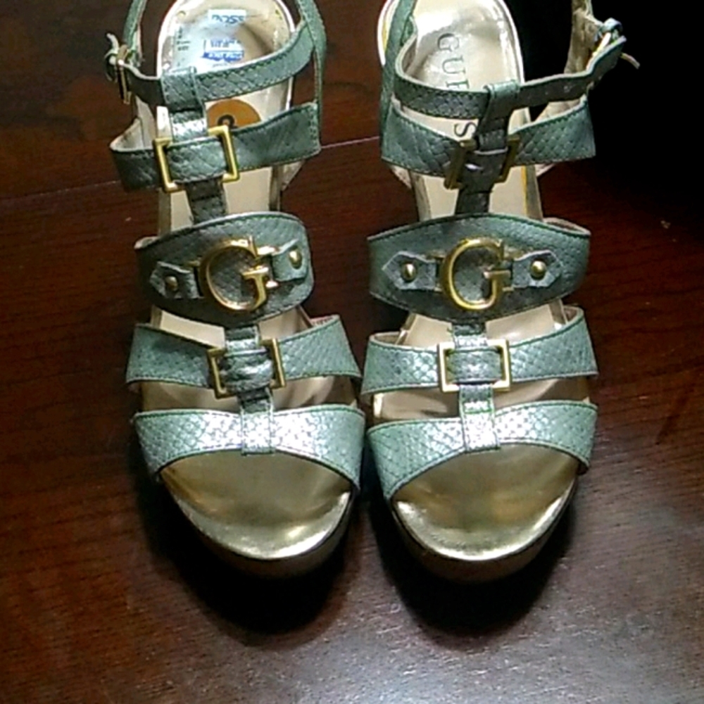 Brand new never put my feet in them